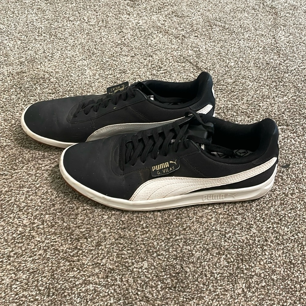 Women’s size 8 Puma sneakers